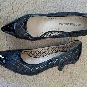 black 1 inch heeled dress pumps